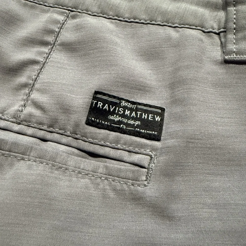 Travis Mathew Men's Golf Shorts SZ 38 Gray Slash Pockets Stretch - Picture 9 of 11